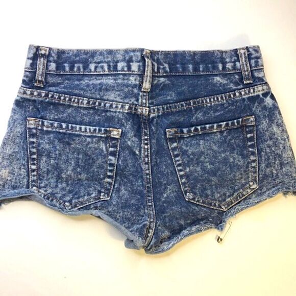 FOREVER 21 Button Fly Raw Hem Shortie Jean Shorts, Blue Denim Size (26) Cheeky! - Picture 4 of 4
